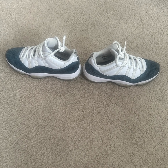 JORDAN 11 Snakeskin Navy/White Sneakers - Picture 5 of 7